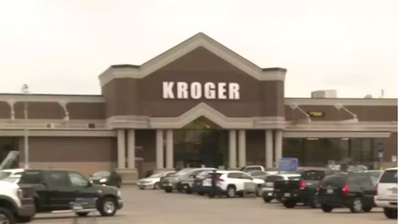 Woman says gunman followed her around Kroger then outside and robbed her in broad daylight