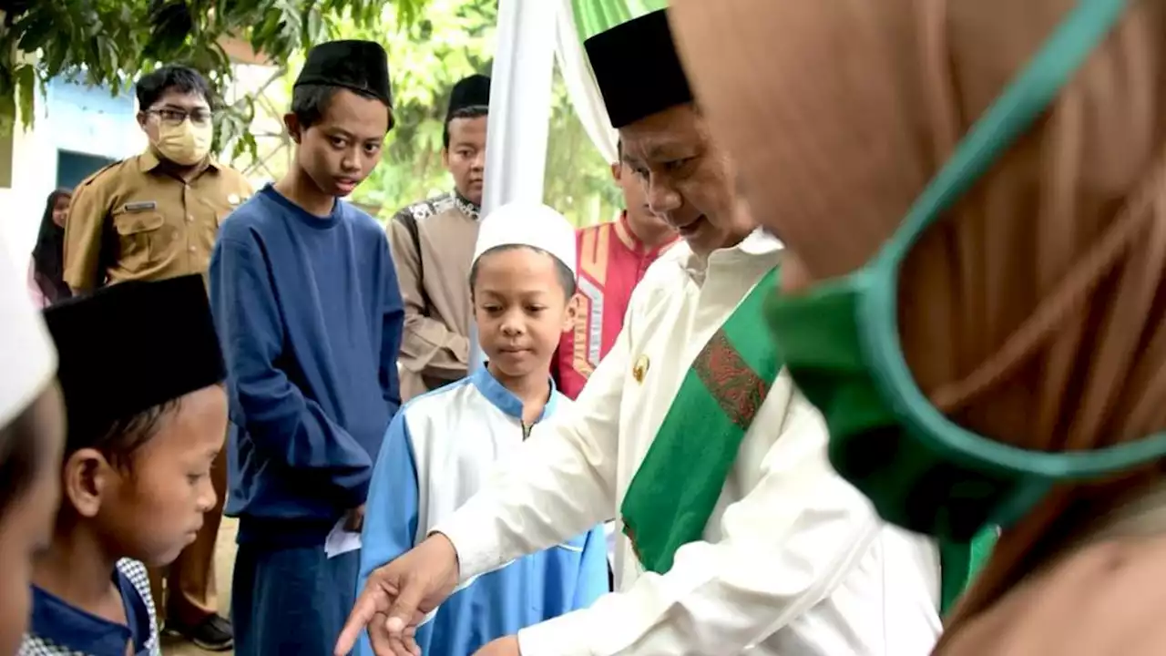 Safari Ramadan di Kabupaten Bekasi, Wagub Jabar Uu Sambangi Ponpes Miftahul Huda