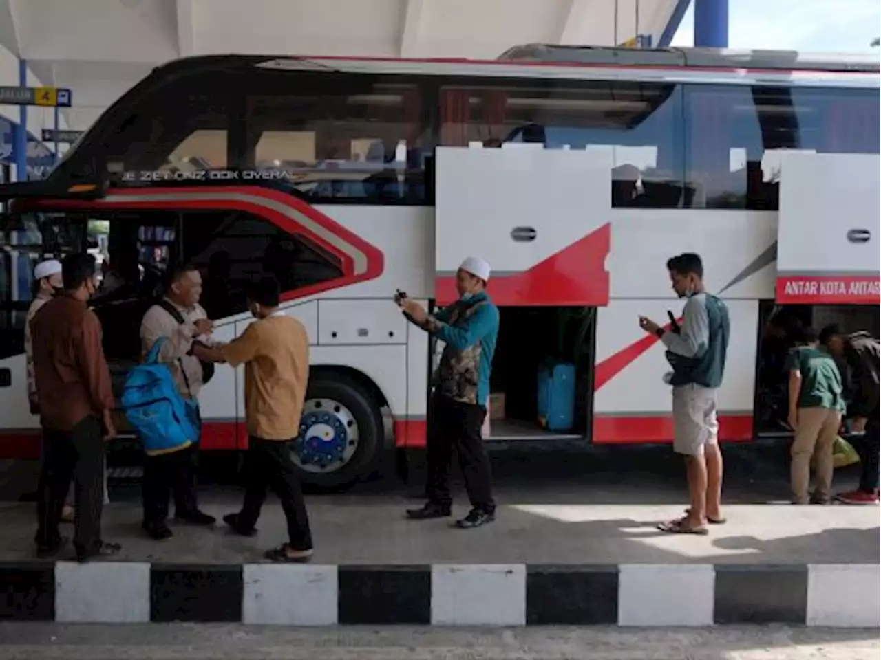 Harga Tiket Lebaran Bus Malam Naik 100%