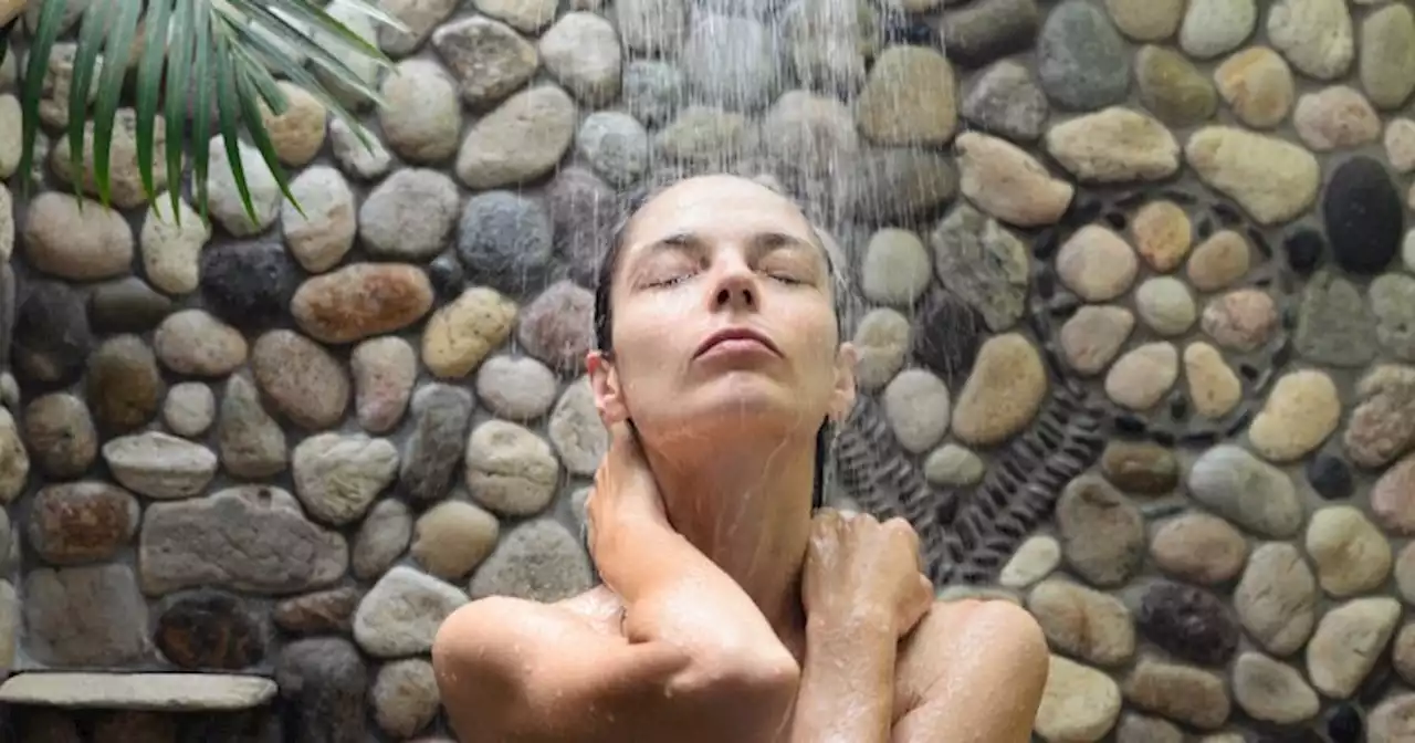 7 Benefits Of Cold Showers For Skin & Hair, From Experts