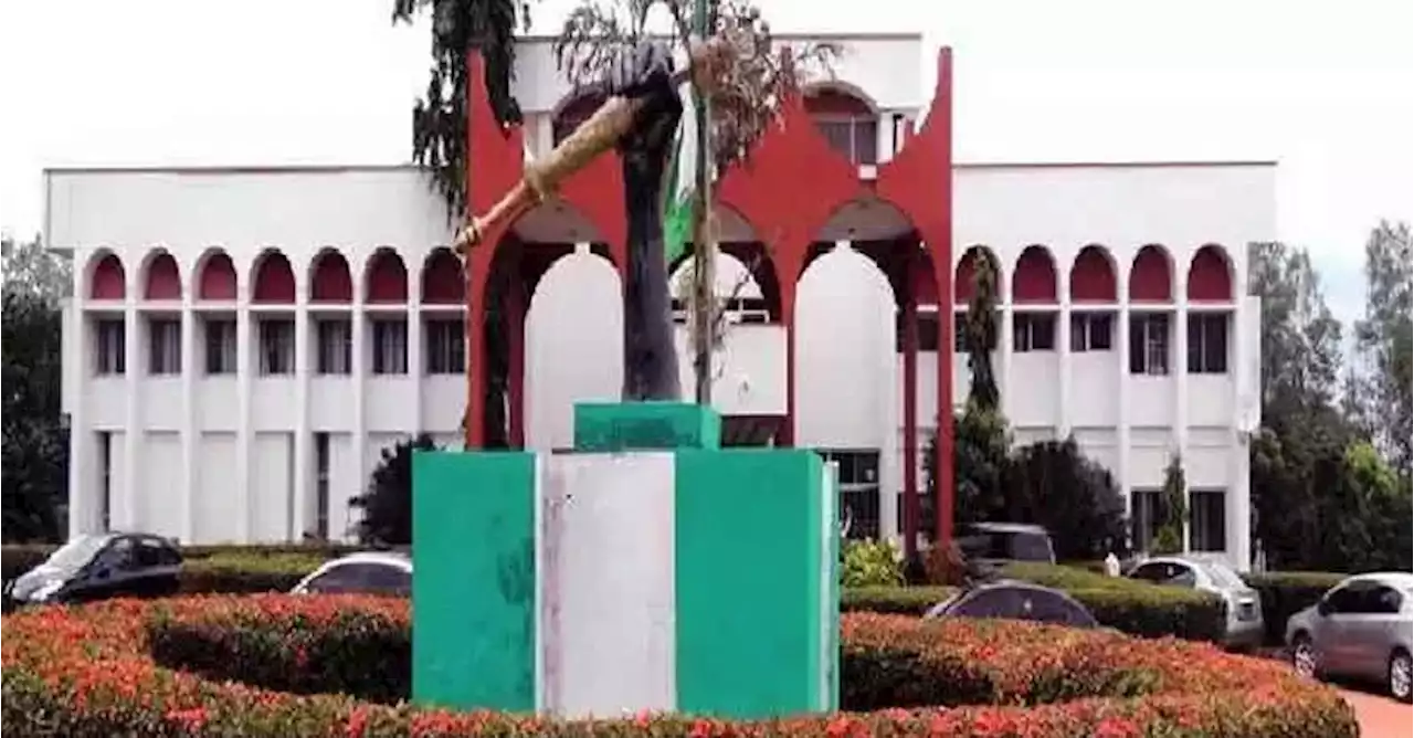 Two APC lawmakers defect to PDP in Anambra