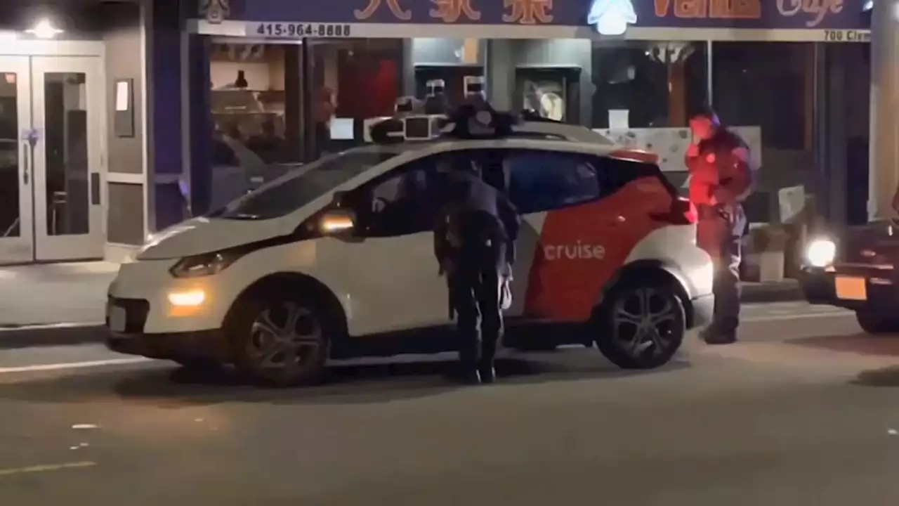 ‘Ain't Nobody in It:' Watch San Francisco Police Stop of Self-Driving Car