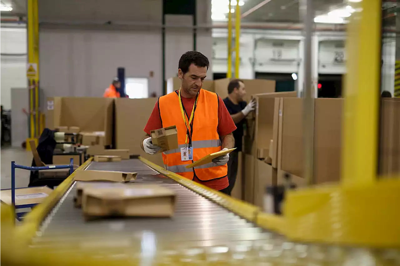 Amazon Warehouse Workers Suffer Serious Injuries at Twice the Rate of Rivals, Study Finds