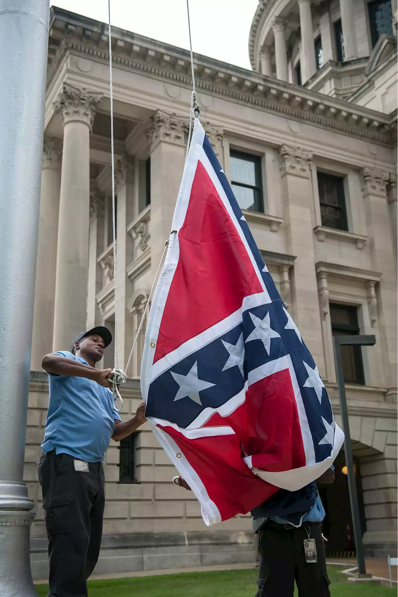 Elementary school blasted for sale of pro-Trump, Confederate flags at fair