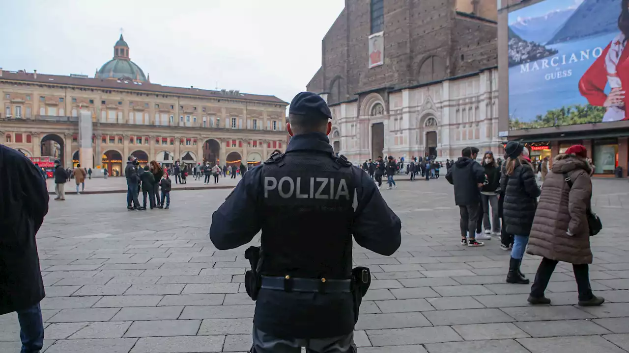 Un anno di Polizia: 17 mila controlli al giorno, 119 i femminicidi, 301 gli omicidi