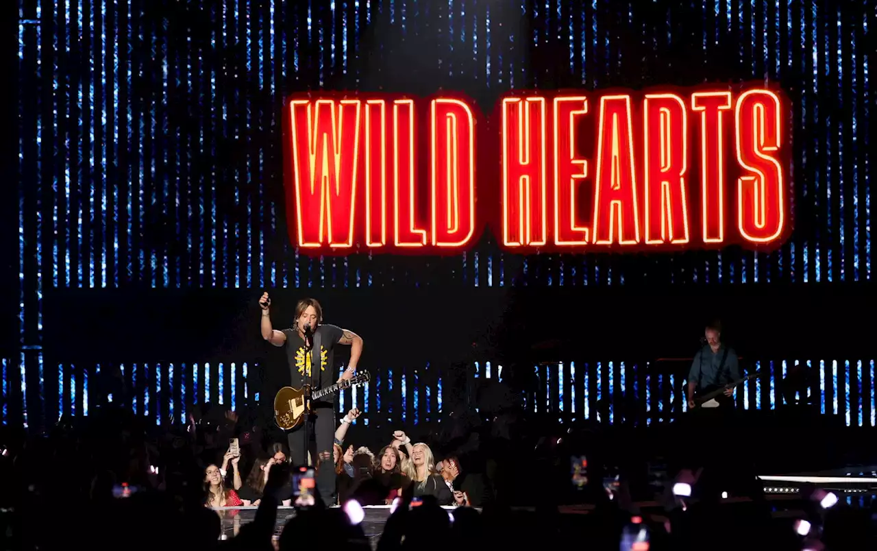 Watch Keith Urban Open the CMT Awards With Guitar-Heavy 'Wild Hearts'