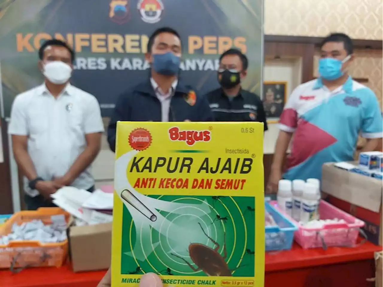 Suami Istri Asal Mojogedang Palsukan Kapur Serangga Merek Bagus