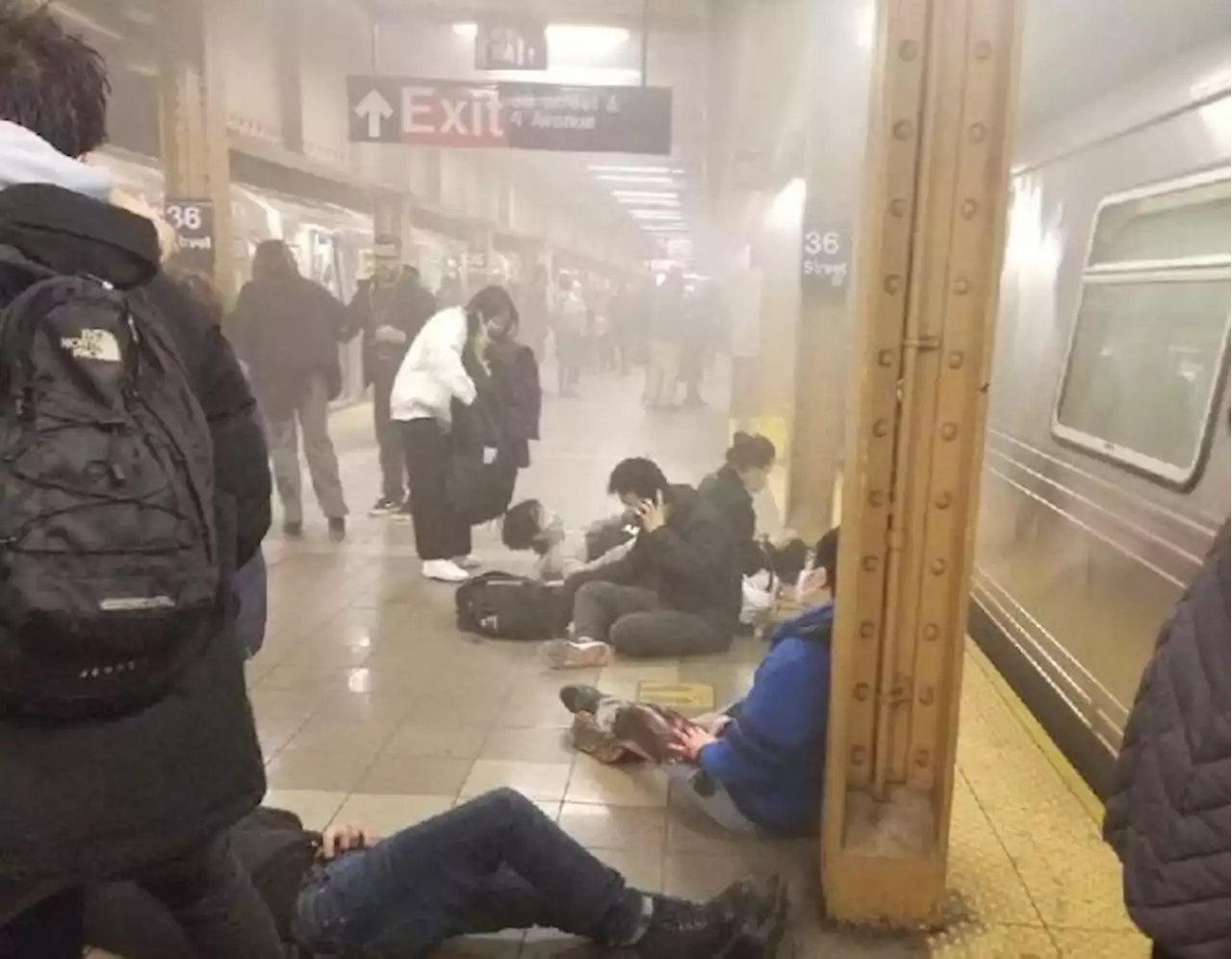 Korban Luka Penembakan di Subway New York Bertambah jadi 16 Orang