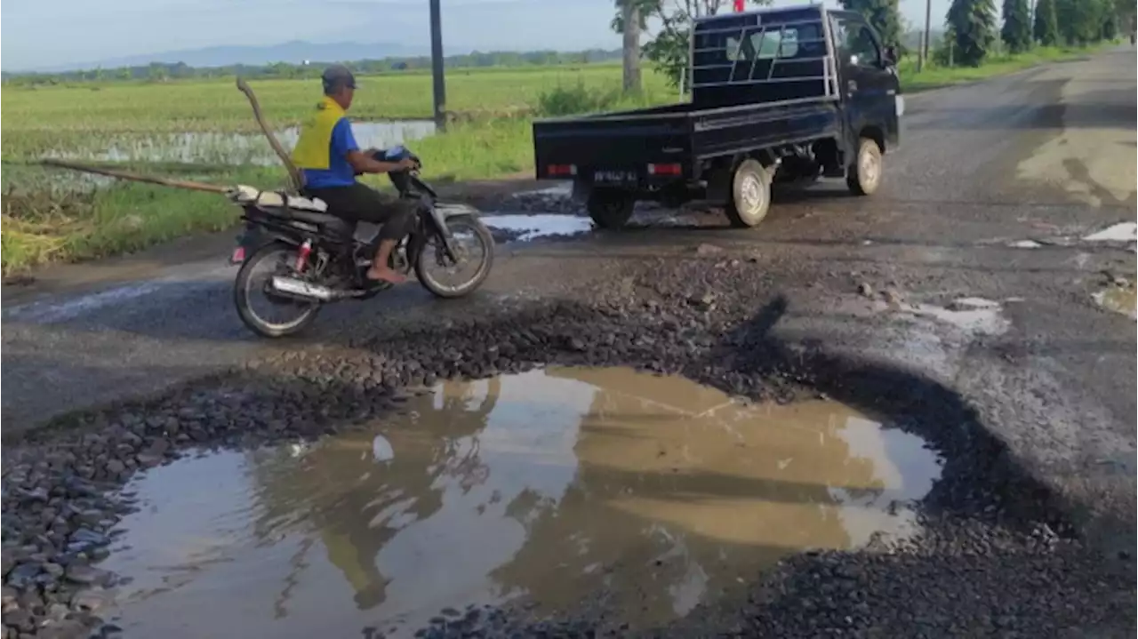 Hati-hati, Memasuki Kebumen Pemudik Disambut Jalan Rusak Berlubang