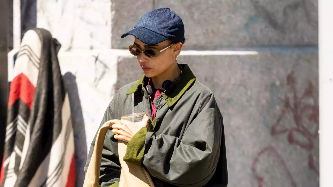 Forget Mini Bags—Zoë Kravitz Is Team Jumbo Tote