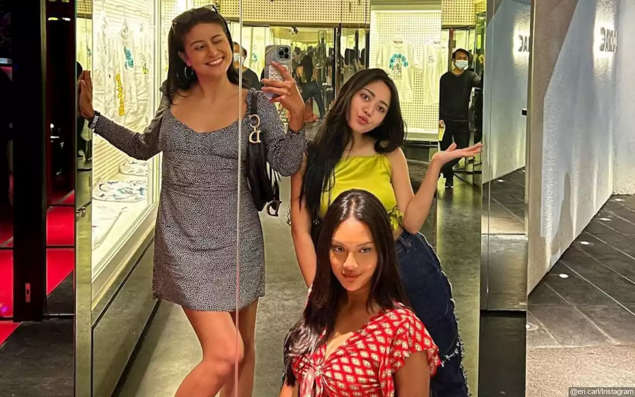 Foto Bareng Rachel Vennya-Erika Carlina, Awkarin Beri Julukan Unik Gegara Kesamaan Ini