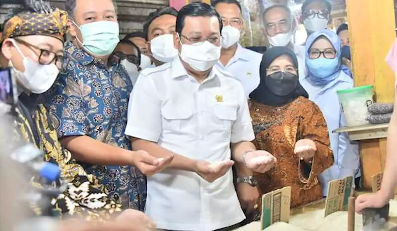 Bupati Bogor Ade Yasin Minta Operasi Pasar Langsung ke Pedagang