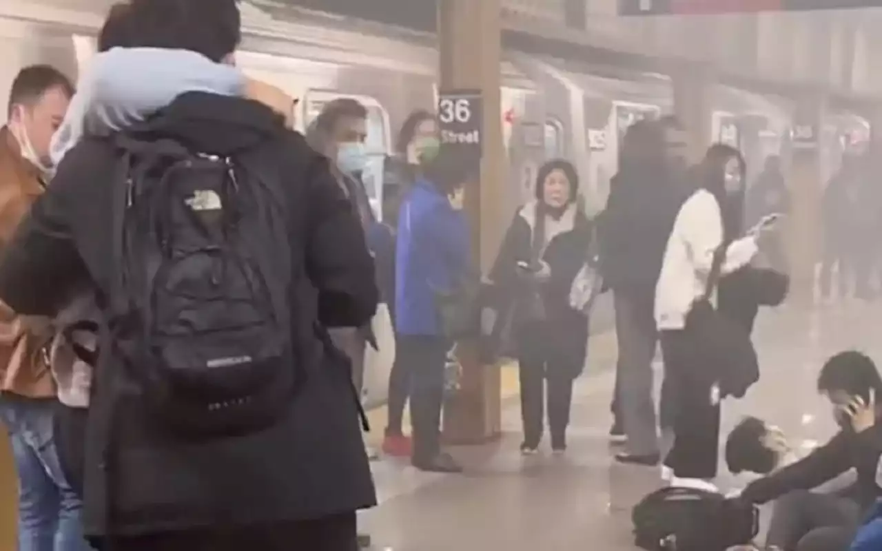 Polisi Identifikasi Pelaku Penembakan Brutal di Subway Brooklyn New York | Kabar24 - Bisnis.com