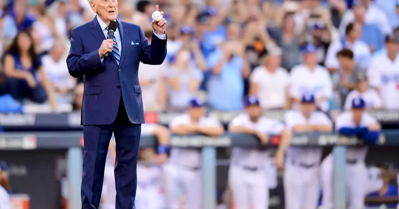 Vin Scully wins Baseball Digest lifetime achievement award