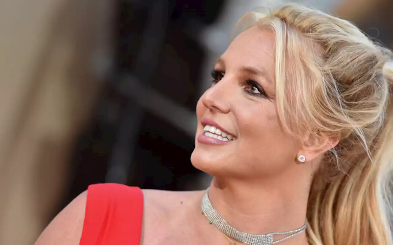 Let Britney Spears Do Pregnancy Fashion Her Own Way