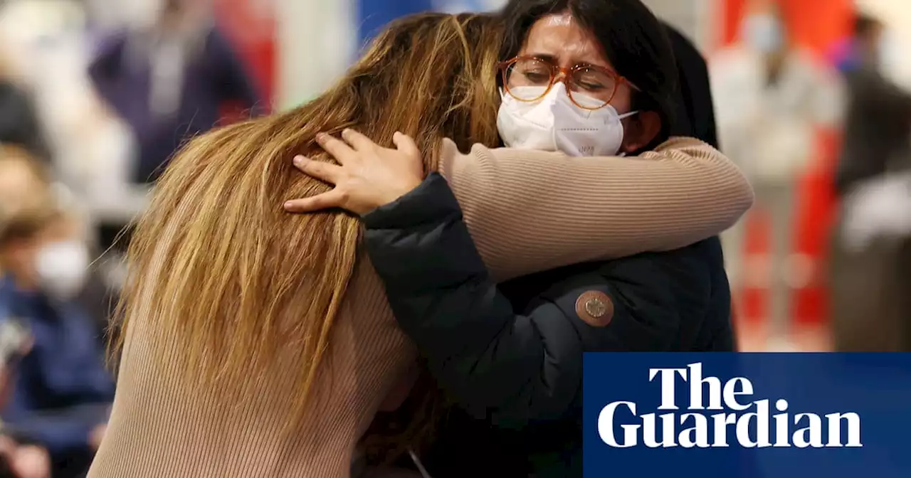 ‘Couldn’t sleep last night’: joy at New Zealand airports as Covid travel ban on Australians lifts