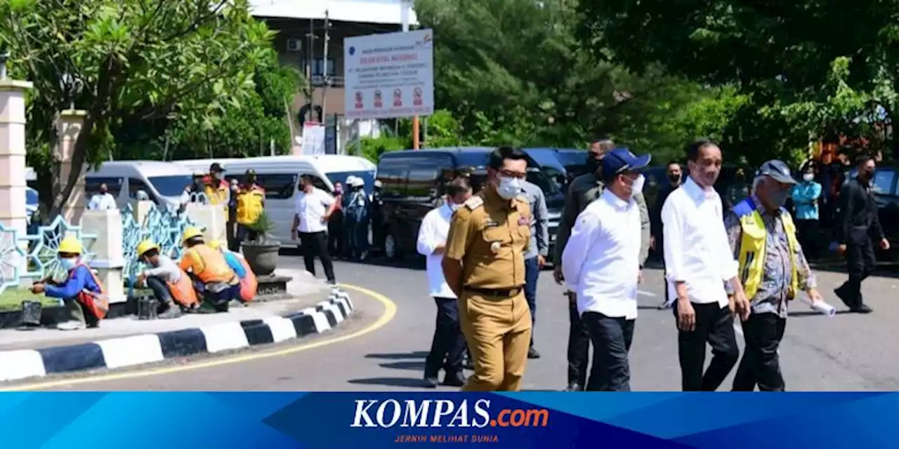 Jokowi Tinjau Program Padat Karya Jalan dan Taman di Kota Cirebon