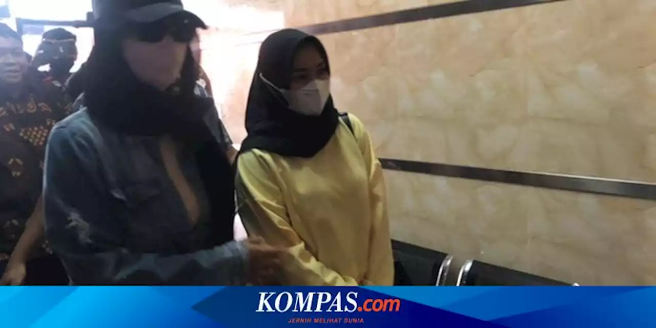 Putra Siregar Ditahan, Istri Jenguk ke Polres Metro Jakarta Selatan