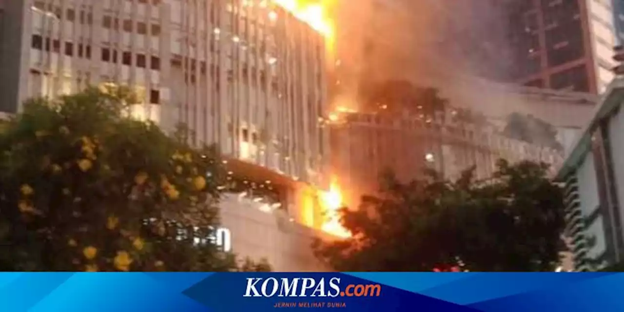 Tunjungan Plaza Surabaya Terbakar, Pengunjung: Banyak yang Berebut Keluar untuk Menyelamatkan Diri