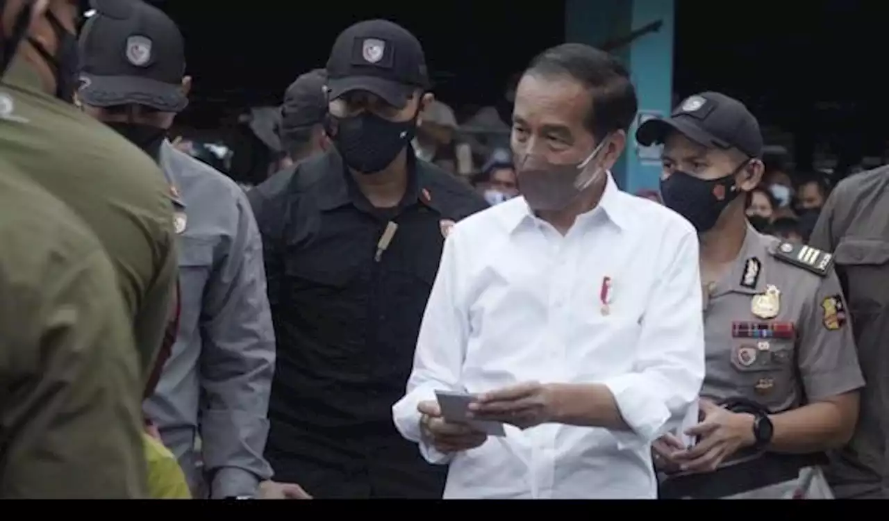 Anggota DPR Sebut BLT Minyak Goreng Teguran Jokowi untuk Menperin