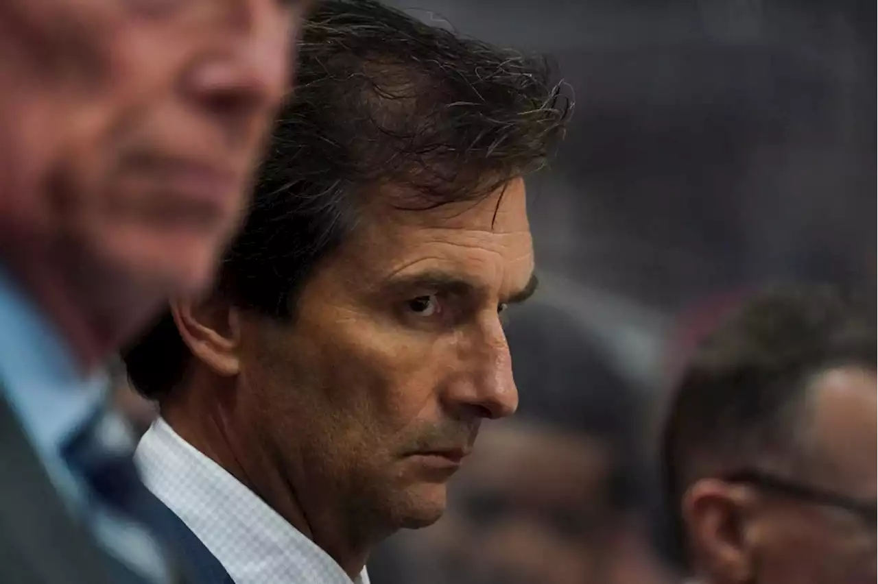 Ducks coach Dallas Eakins will be back another season