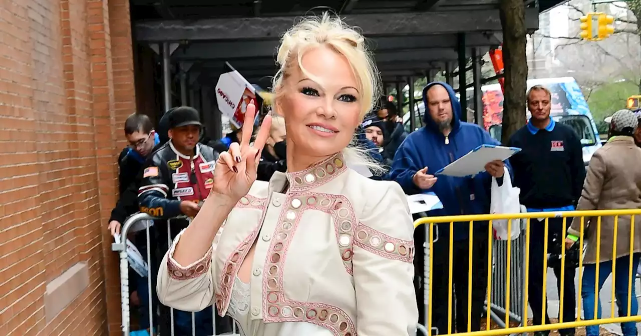 Pamela Anderson returns to spotlight with Broadway debut in ‘Chicago.’ Her fans are ready.