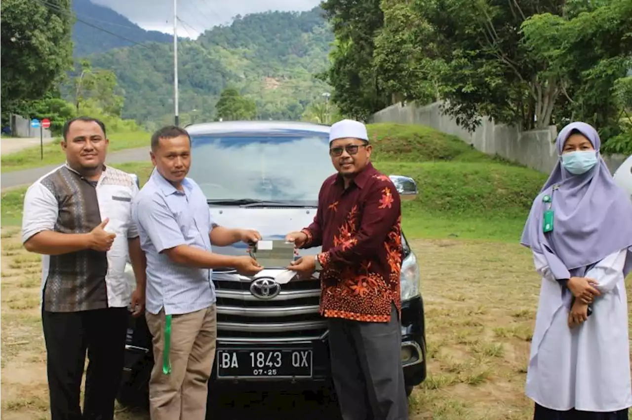 BPW Ar Risalah Terima Wakaf Mobil |Republika Online