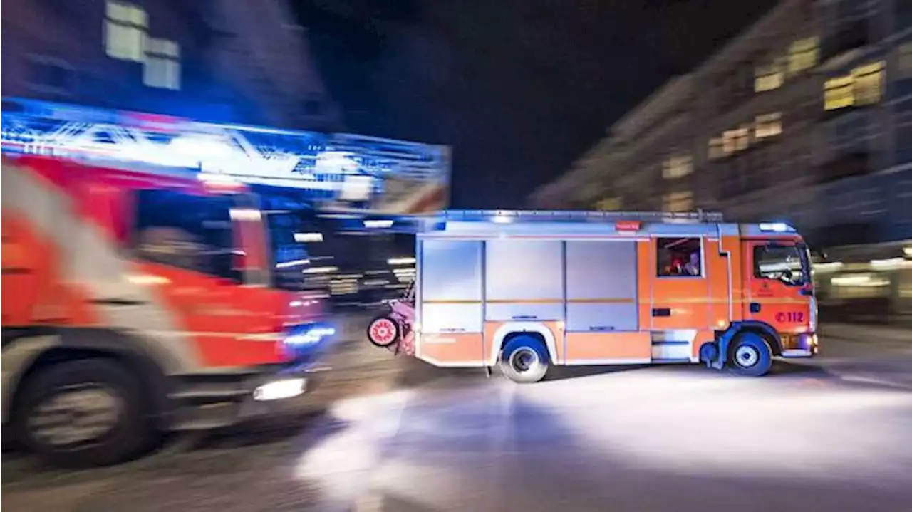 Brand im Wohnheim – Mann rettet sich mit Sprung aus Fenster