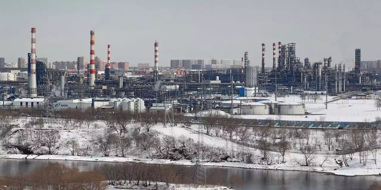 Russia’s Oil Industry, Linchpin of Economy, Feels Sting of Ukraine War Disruptions