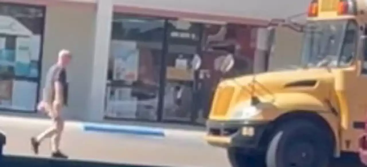 VIDEO: School district bus driver makes stop at liquor store while on duty, witness says