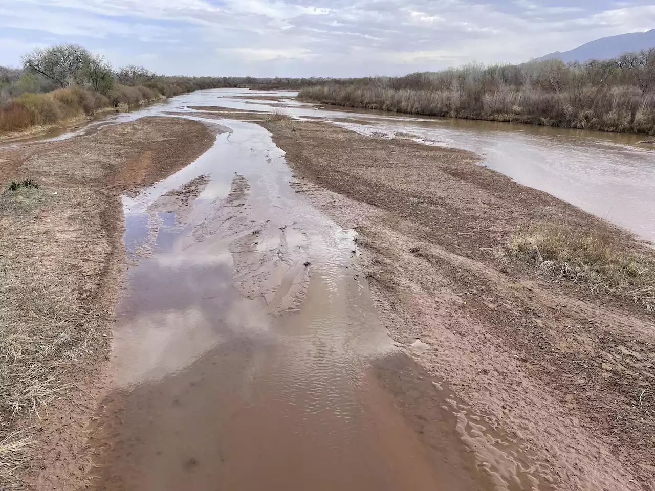 Expanding drought leaves western US scrambling for water