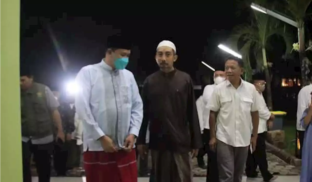 Plt Wali Kota Bekasi Ikut Tarawih Keliling sambil Pantau Vaksinasi