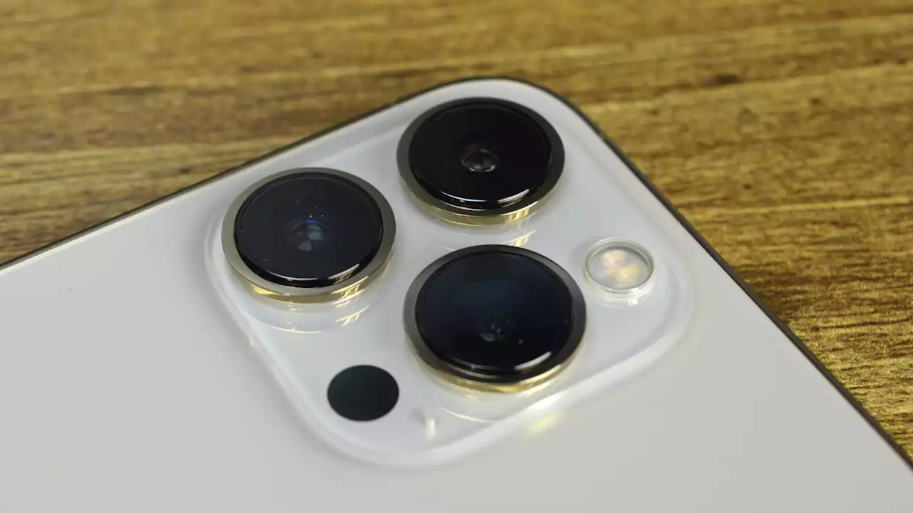 iPhone 15 periscope zoom camera might happen, new report says