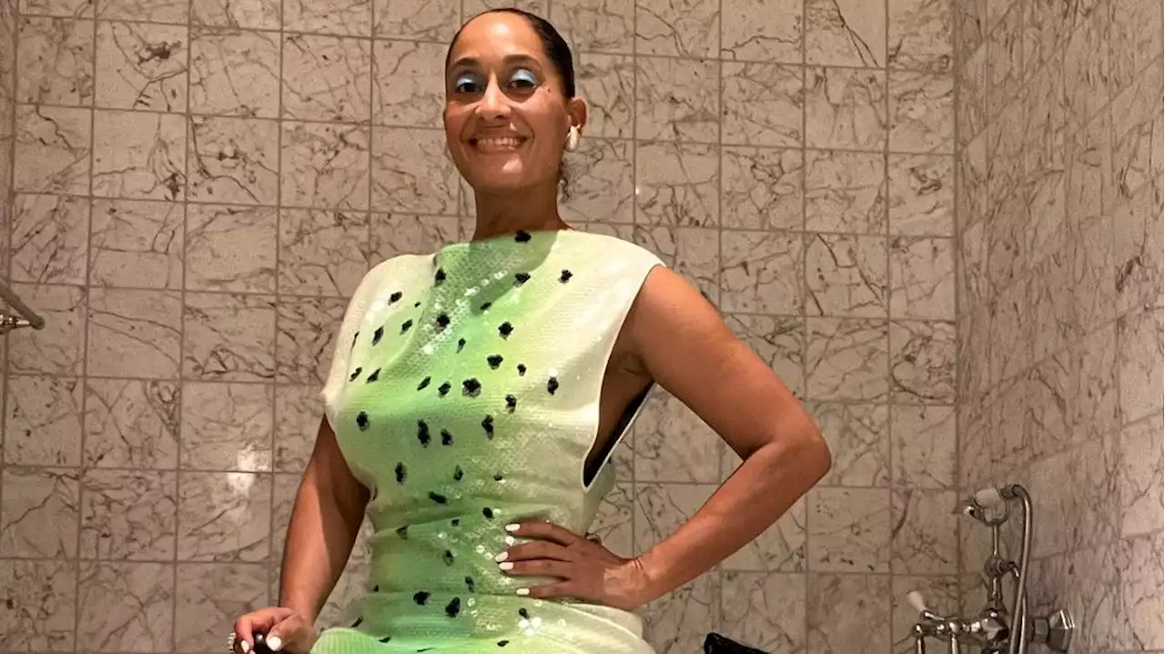 Tracee Ellis Ross’s Impromptu Bathroom Shoots Are Back