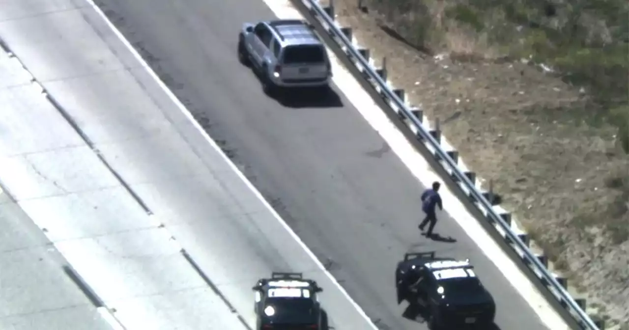 Suspect arrested after leading officers on chase near Santa Clarita