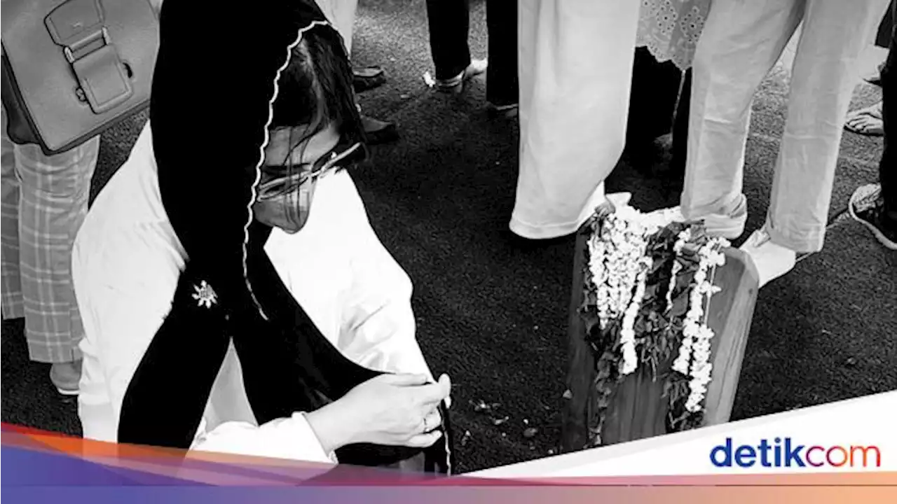 Kabar Duka dari Prilly Latuconsina