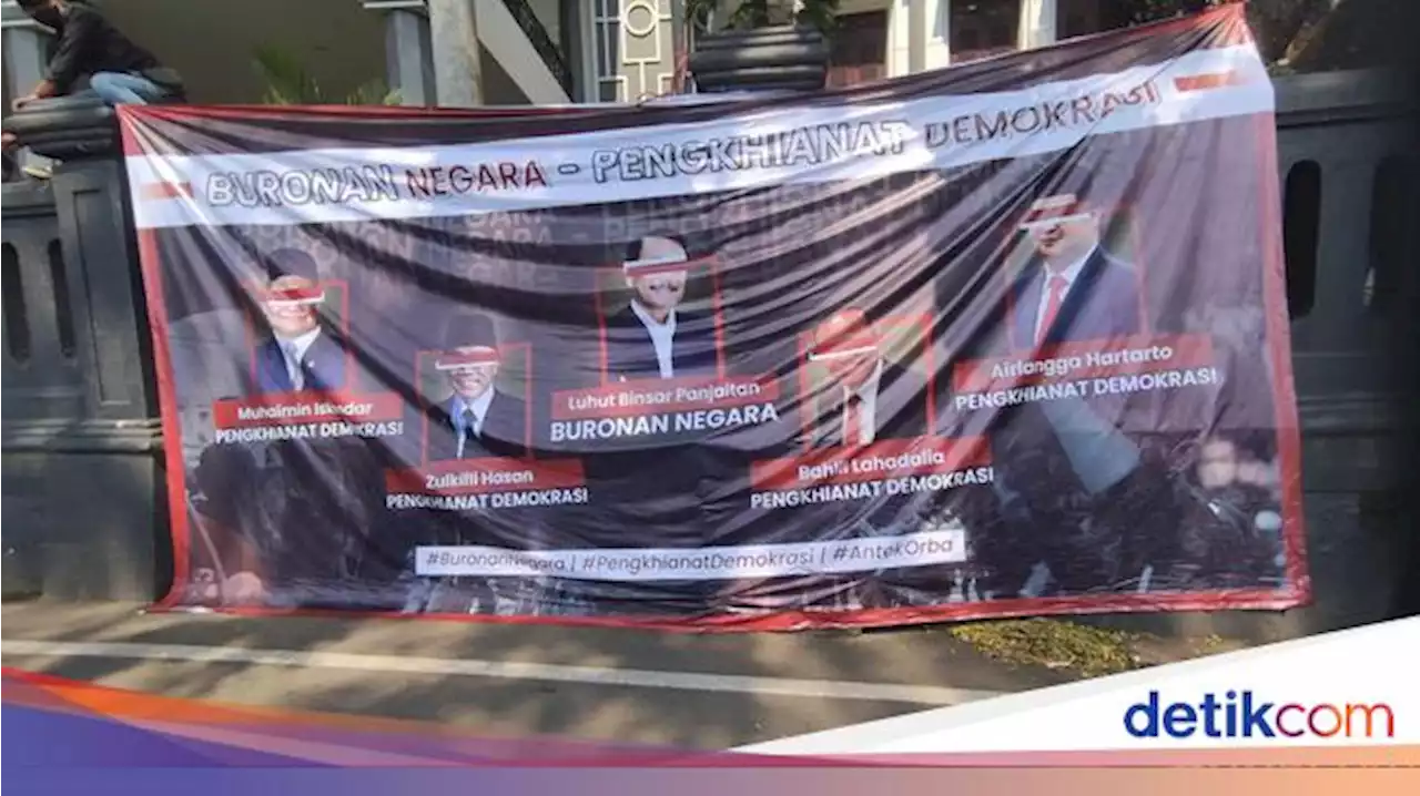 Mahasiswa di Malang Demo, Bawa Spanduk Deretan Buron-Pengkhianat Demokrasi