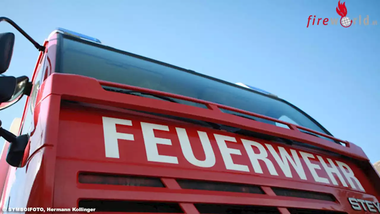 D: Person klemmt mit Fuß in Leergutanlage eines Supermarktes in St. Augustin