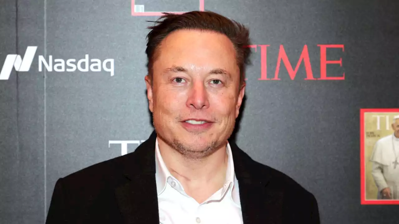 Elon Musk offers to buy 100% of Twitter in all-cash deal