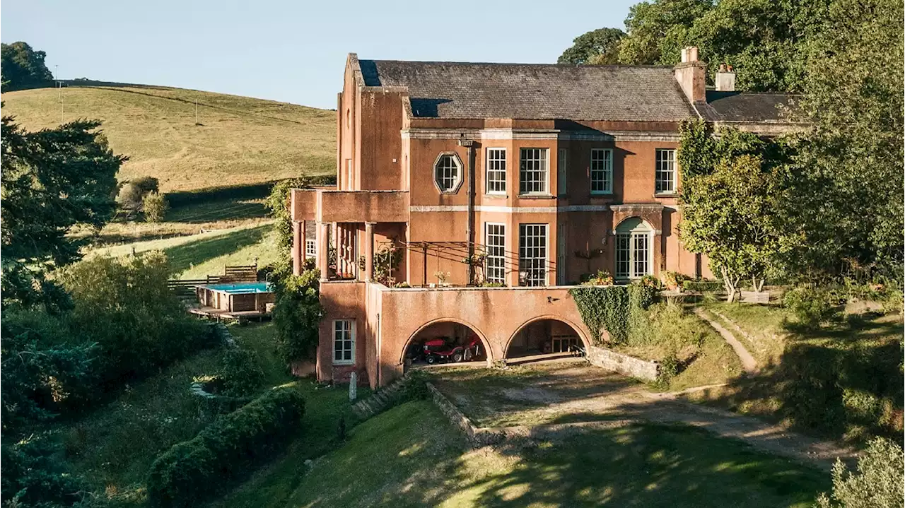 15 epic party houses to rent with a big group of friends, whether it's your birthday or you just fancy a weekend in the country