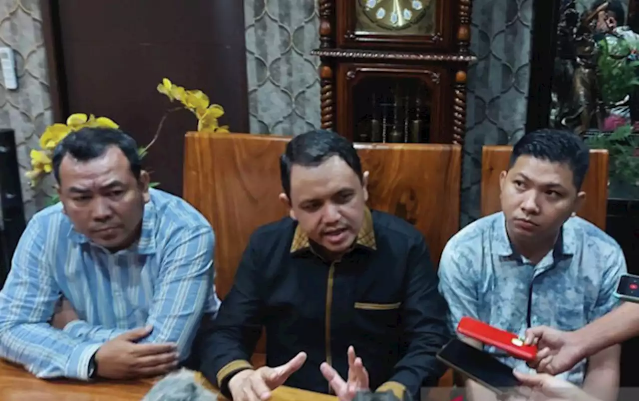 Kuasa Hukum Ade Armando Desak Polisi Tangkap Emak-Emak Provokator