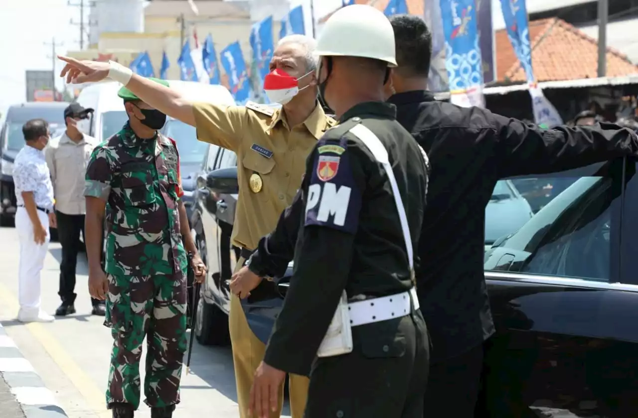 Ganjar Senang Melihat Antusiasme Warga Sambut Jokowi di Brebes