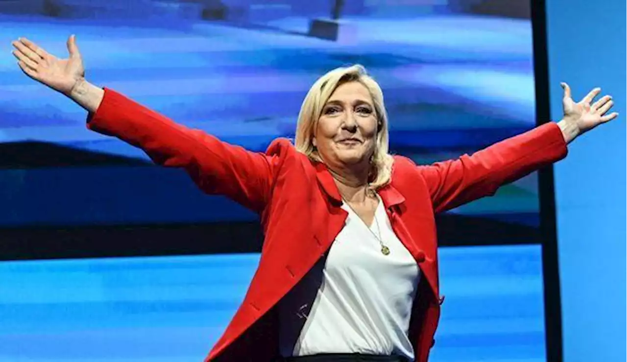 En meeting à Avignon, Marine Le Pen joue 'le peuple contre l'oligarchie'