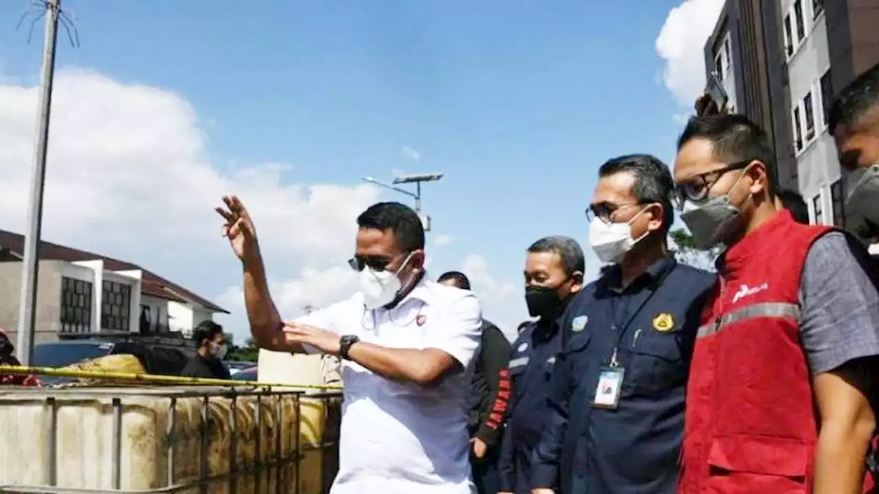 Polda Jabar Bekerjasama dengan BPH Migas Bongkar Aksi Penimbunan 22 Ton BBM Bersubsidi