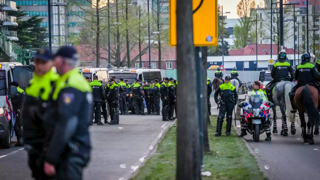 Onrust in Eindhoven, ME voert charges uit na verliespartij PSV