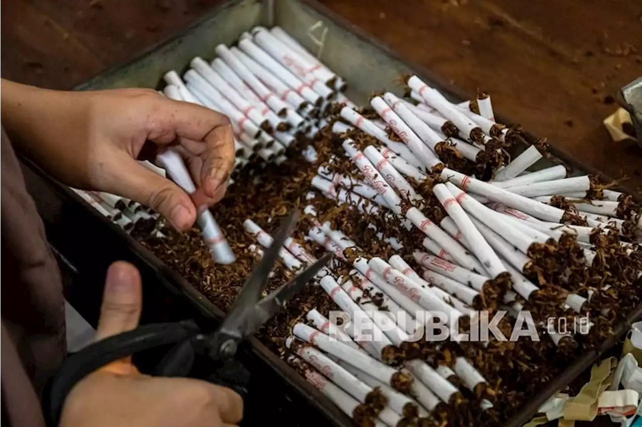 Asosiasi Pabrik Rokok Keluhkan Kenaikan Tarif Cukai Tiga Tahun Terakhir |Republika Online