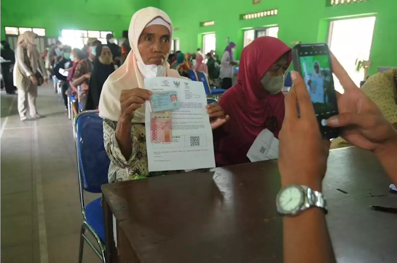 BLT Minyak Goreng di Bogor Mulai Disalurkan |Republika Online