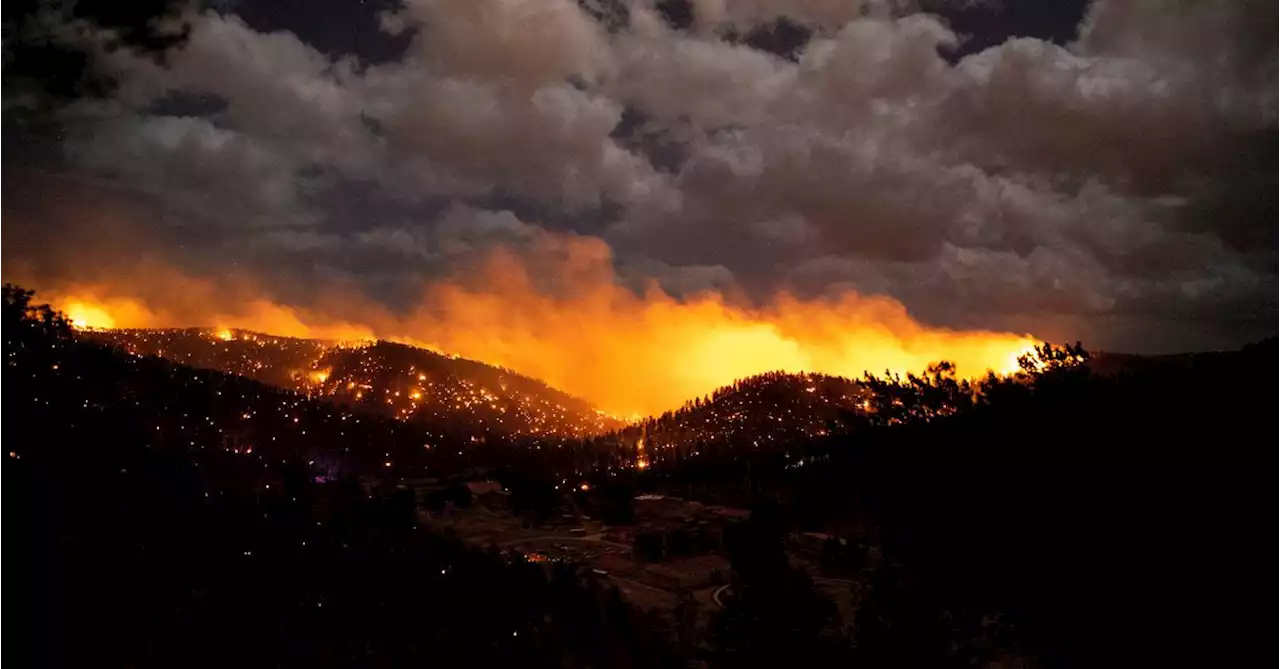 Two killed, hundreds of homes burned in New Mexico wildfire