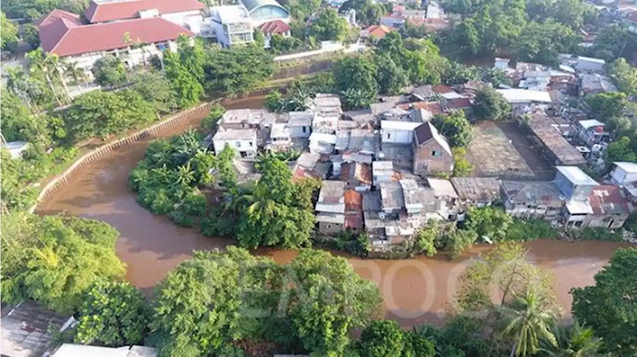 Anies Baswedan Minta Pusat Dukung Normalisasi Sungai hingga Stasiun KRL di JIS