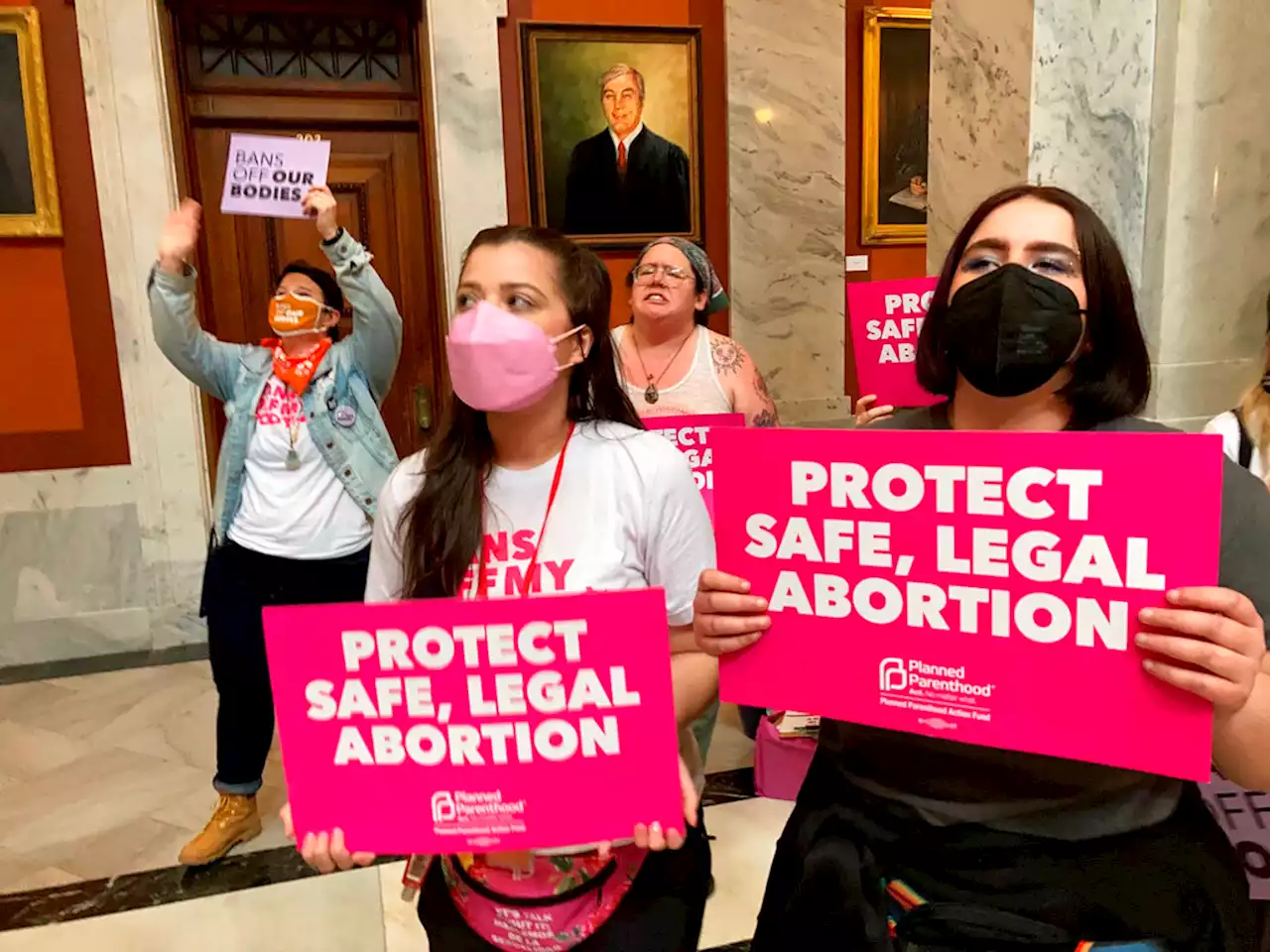 Kentucky Lawmakers Override Governor's Veto of Abortion Ban